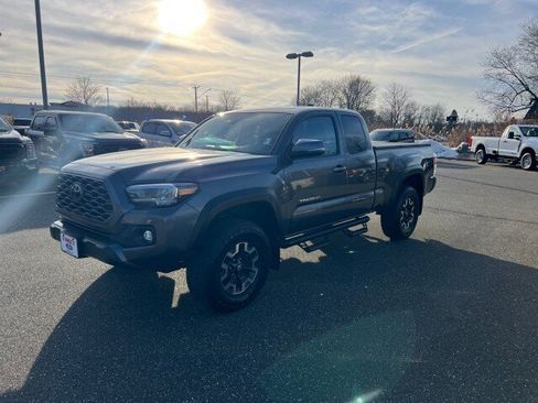 Used 2021 Toyota Tacoma TRD Off-Road w/ TRD Premium Off Road Package image 3