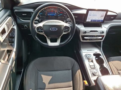 Used 2023 Ford Explorer XLT AWD/4WD image 12
