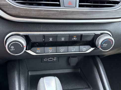Used 2025 Nissan Altima 2.5 SV FWD image 25