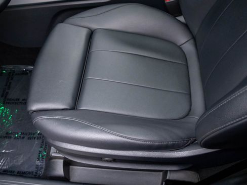 Used 2022 Mercedes-Benz GLB 250 4MATIC image 16