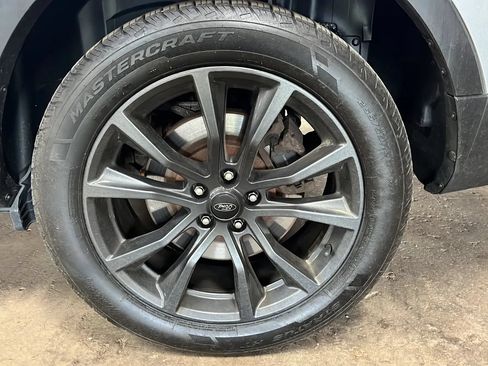 Used 2017 Ford Explorer XLT w/ Equipment Group 202A AWD/4WD image 15