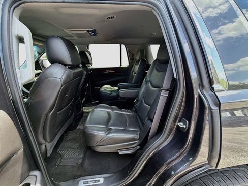 Used 2016 Cadillac Escalade Luxury AWD/4WD image 12