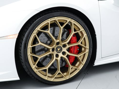 Used 2024 Lamborghini Huracan EVO image 14