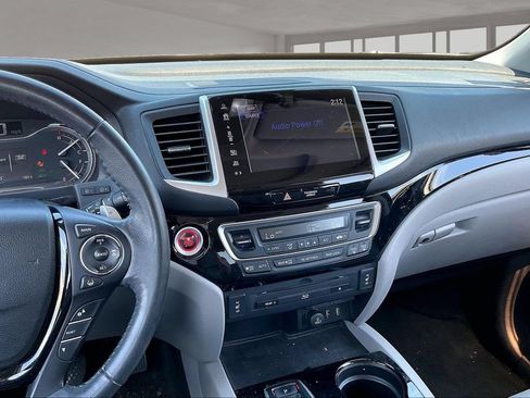 Used 2017 Honda Pilot Touring image 9