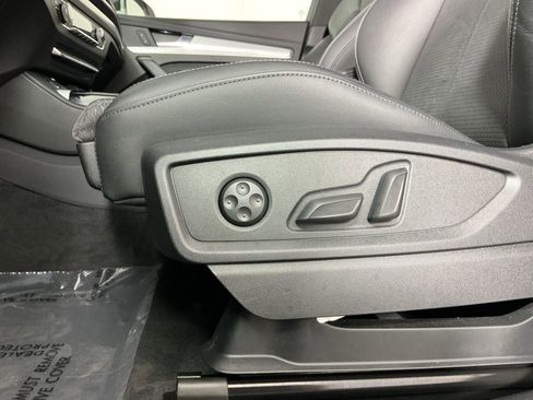 Used 2024 Audi Q5 e Premium Plus w/ Premium Plus Package image 17