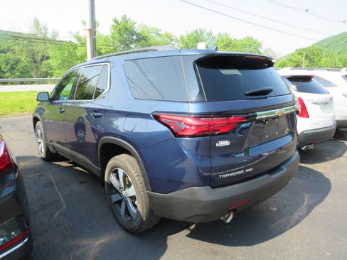Used 2022 Chevrolet Traverse LT w/ LT Premium Package image 4