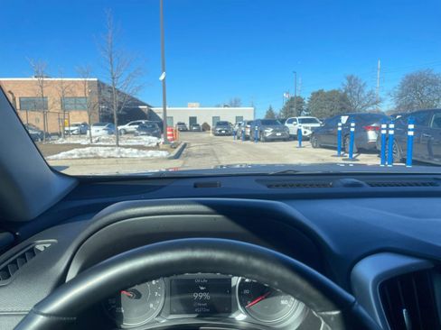 Used 2024 GMC Terrain SLT image 34