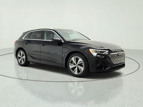 Used 2024 Audi Q8 e-tron Premium Plus AWD/4WD image 3