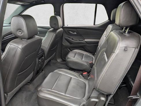 Used 2023 Chevrolet Traverse LT w/ LT Premium Package AWD/4WD image 17