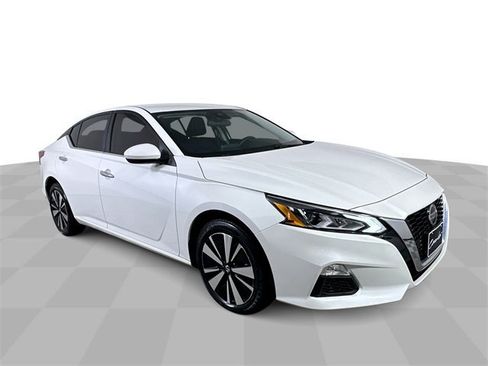 Used 2022 Nissan Altima 2.5 SV image 2