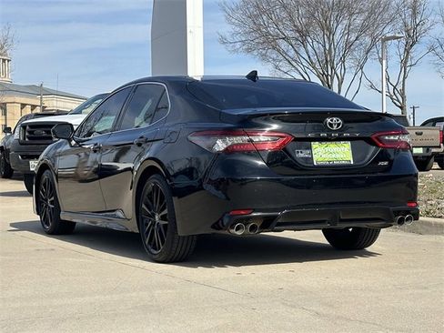 Used 2022 Toyota Camry XSE image 3