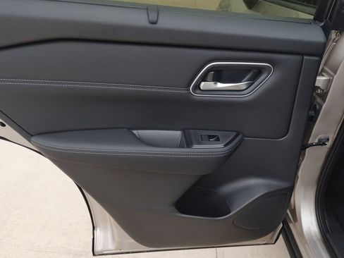 New 2026 Nissan Rogue Platinum AWD/4WD image 10