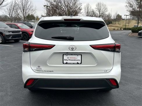 Used 2023 Toyota Highlander LE image 5