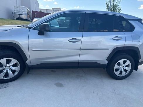 Used 2022 Toyota RAV4 LE AWD/4WD image 5