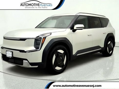 Used 2024 Kia EV9 Wind AWD/4WD image 1