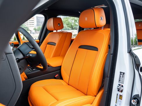 Used 2025 Rolls-Royce Cullinan image 10