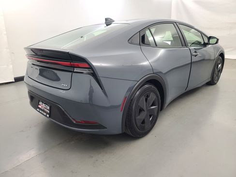 Used 2025 Toyota Prius LE image 4