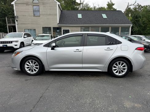 Used 2022 Toyota Corolla LE w/ LE Convenience Package FWD image 4