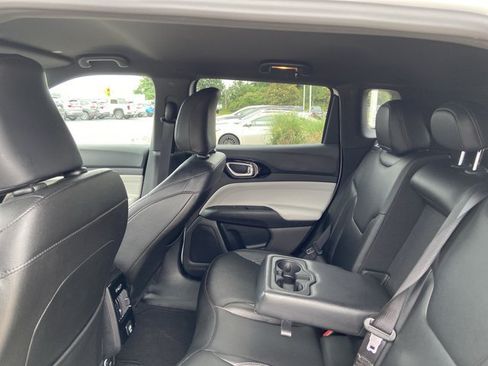 Used 2025 Jeep Compass Limited AWD/4WD image 17