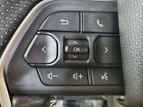 Used 2025 Toyota 4Runner SR5 AWD/4WD image 22