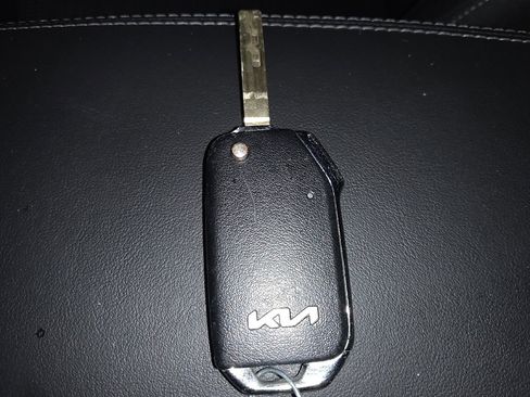 Used 2022 Kia Sorento LX image 32