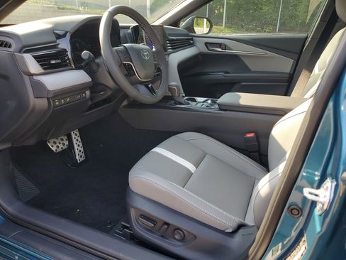 Used 2026 Toyota Camry SE w/ Convenience Package FWD image 16