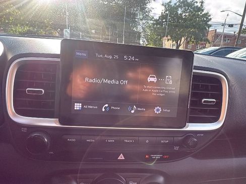 Used 2023 Hyundai Venue SEL FWD image 19