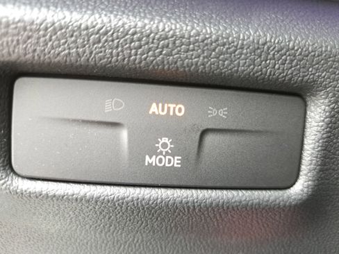 New 2026 Volkswagen Tiguan SE image 25