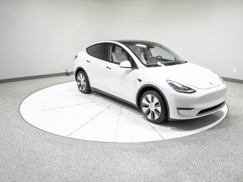 Used 2021 Tesla Model Y Long Range AWD/4WD image 28