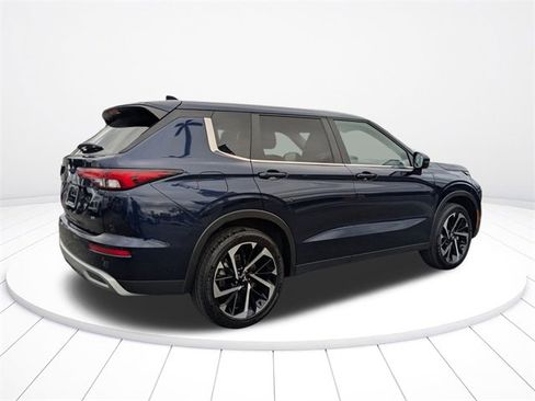 Used 2024 Mitsubishi Outlander SE image 11