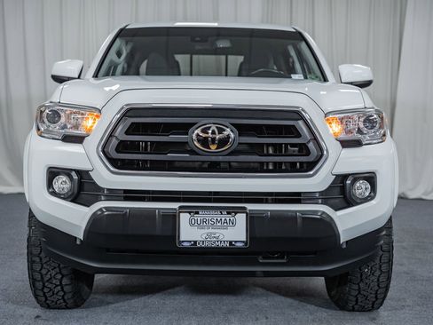 Used 2020 Toyota Tacoma SR5 image 2