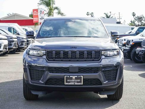 New 2026 Jeep Grand Cherokee Altitude image 2