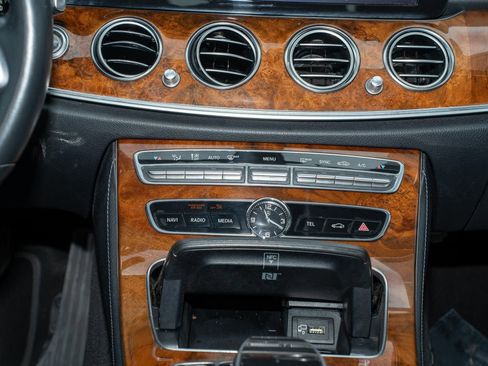 Used 2019 Mercedes-Benz E 300 4MATIC w/ Premium 1 Package image 24