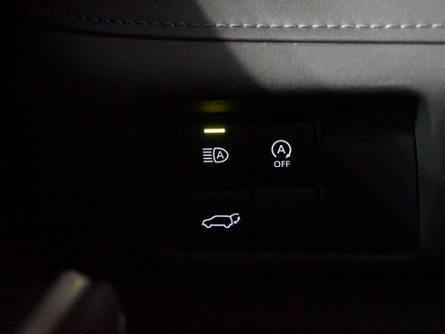 Certified 2024 Toyota Highlander LE FWD image 24