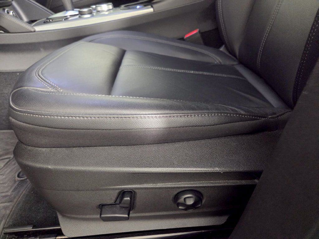 Used 2024 Alfa Romeo Stelvio Ti AWD/4WD image 10