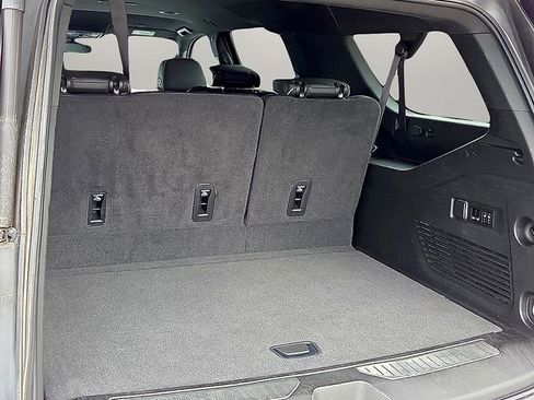 Used 2022 Chevrolet Suburban Premier image 10