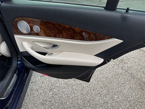 Used 2019 Mercedes-Benz E 450 4MATIC Wagon image 16