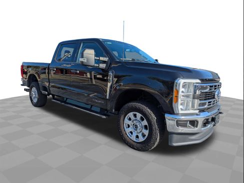 Used 2023 Ford F350 XLT image 2