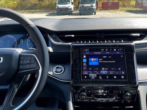 New 2025 Jeep Grand Cherokee Altitude image 7