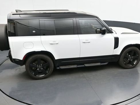 Used 2024 Land Rover Defender 110 X-Dynamic SE image 25