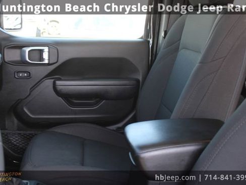 Used 2023 Jeep Wrangler Unlimited image 32