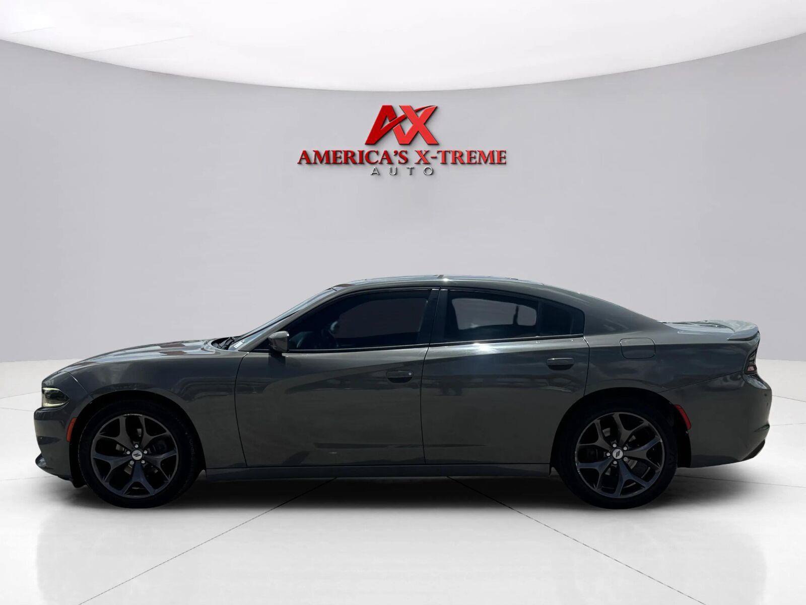 Used 2019 Dodge Charger SXT w/ Plus Group RWD image 2