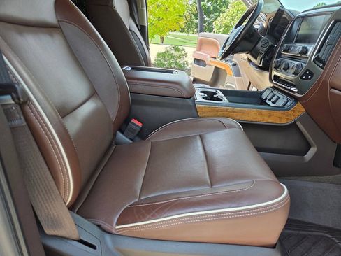Used 2016 Chevrolet Silverado 2500 High Country w/ Duramax Plus Package AWD/4WD image 12