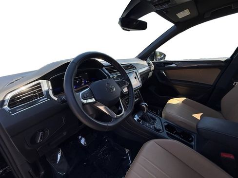 Used 2023 Volkswagen Tiguan SE w/ Panoramic Sunroof Package AWD/4WD image 13