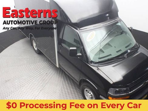 Used 2017 Chevrolet Express 3500 RWD image 3
