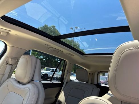 Used 2022 Lincoln Aviator Reserve w/ Equipment Group 201A AWD/4WD image 10