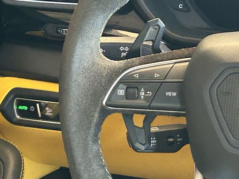 Used 2021 Lamborghini Urus AWD/4WD image 22