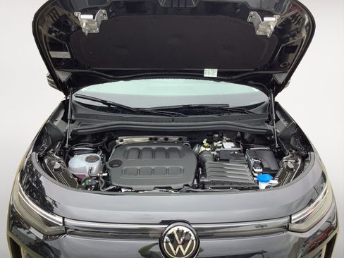 New 2026 Volkswagen Tiguan SE FWD image 11