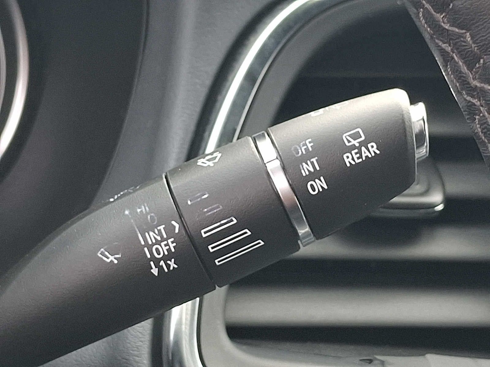 Used 2023 Buick Enclave Essence FWD image 25