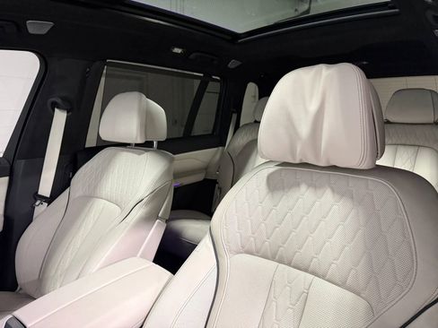 Used 2021 BMW X7 M50i w/ Dynamic Handling Package AWD/4WD image 21